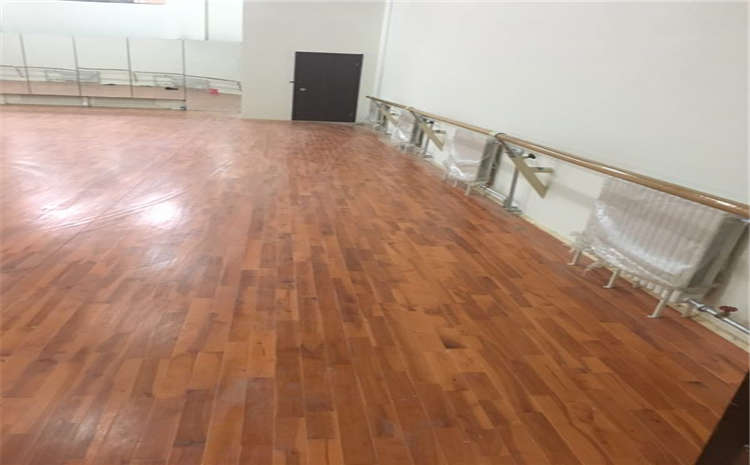 國內籃球地板一般多少錢(qián)